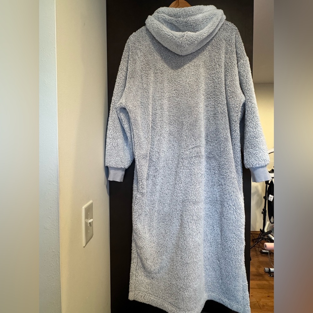 JOYSPUN Cozy Gray Hooded Fleece Robe/Snuggie - Picture 7 of 9
